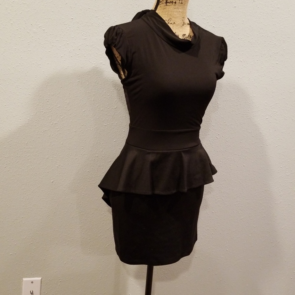 Dress - Picture 3 of 3